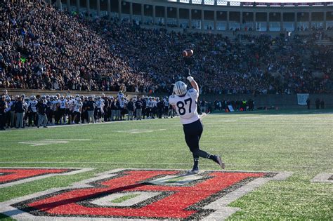 Arvard Yale Football