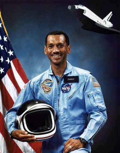 Charles Bolden Un Astronaute Noir La T Te De La Nasa La Croix