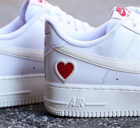 Dd7117 100 Que Vaut La Nike Air Force 1 Af1 Valentine S Day 2021