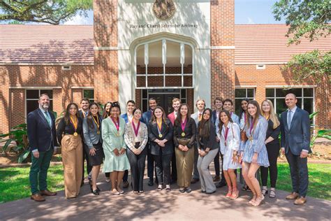 Fsu Awards Honors Medallions To Summer Graduates Florida State