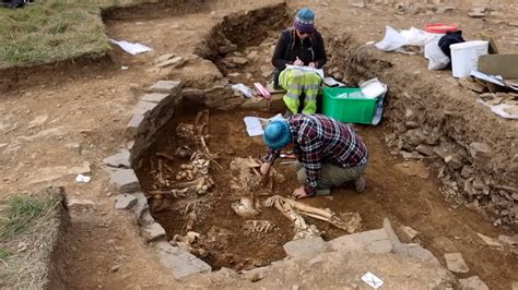 Incredibly Rare 5 000 Year Old Tomb Human Remains Found In Scotland