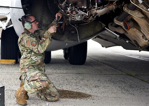 Jet Engine Mechanics Power Aircraft Into Skies Amp Gt Joint Base Mcguire Dix