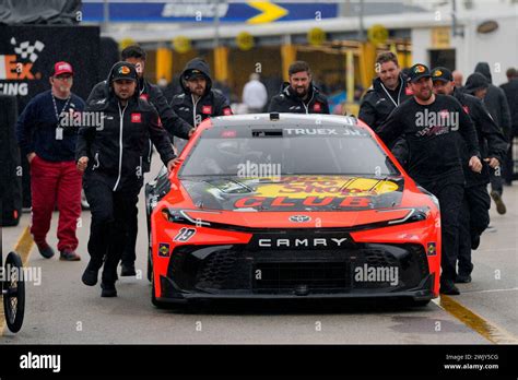 Martin Truex Jr S Crew Pushes His Car To His Garage After Practice