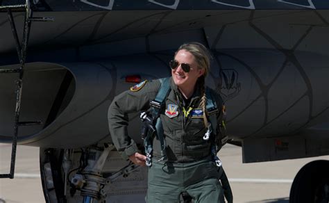 Meet Capt Aimee Rebel Fiedler F 16 Viper Demo Team Pilot Skies Mag