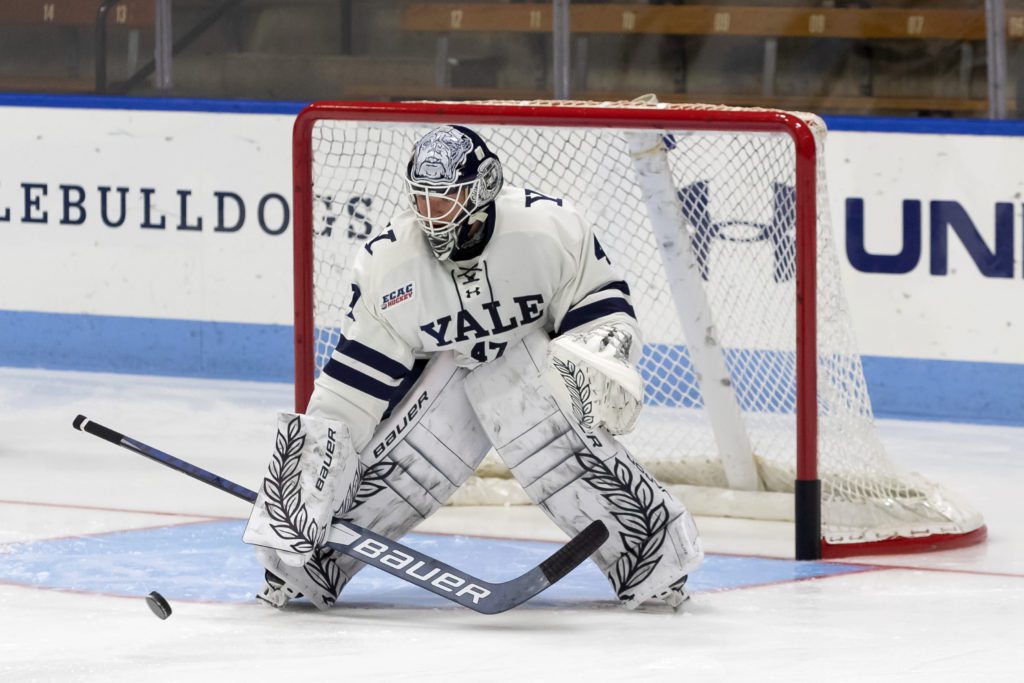 Men S Ice Hockey Bulldogs Fall To Dartmouth And Harvard Yale Daily News