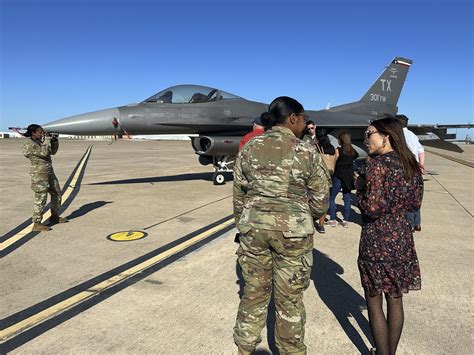 Nas Jrb Fort Worth Invite Local Media To Base Tour Aircra Flickr