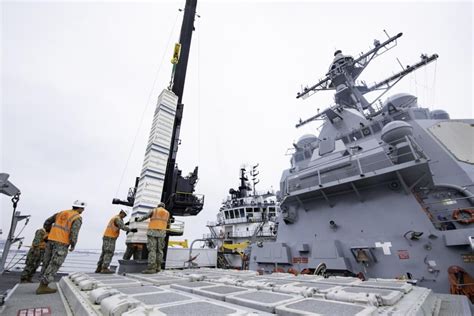 Navy Demonstrates Vls Reload In San Diego Harbor U S Pacific Fleet