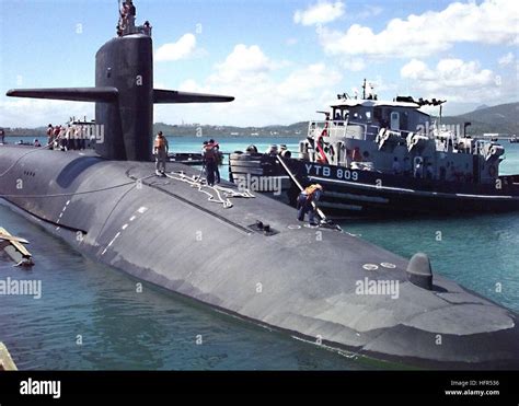 Ohio Class Submarine Uss Maryland Ssbn 738 Pulls Into The Naval