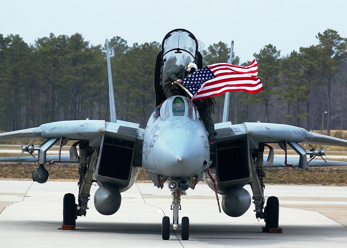 One Of A Kind Cool Promotional Video Illustrates F 14 Tomcat S Unique