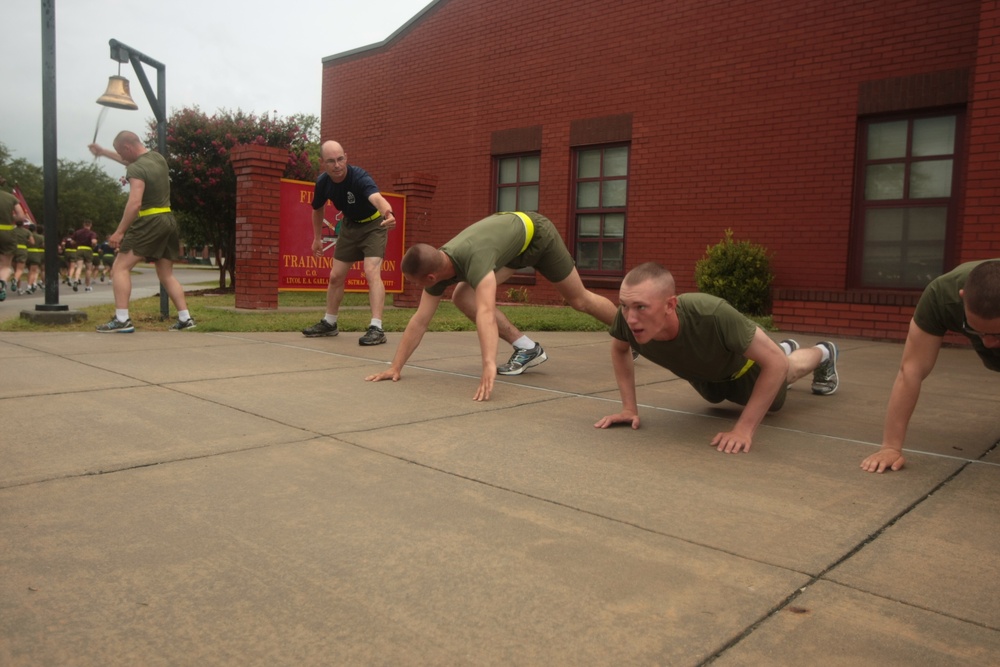 Photo Gallery Motivational Run Pumps Up Parris Island S Newest Marines