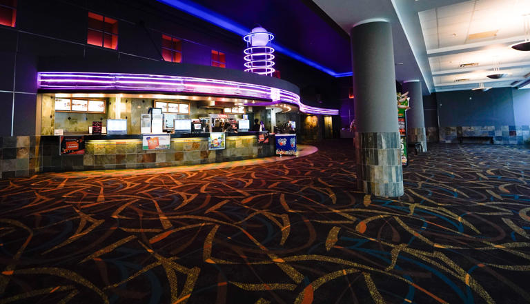 Regal Governor S Square Movie Theater Is Up For Sale Listed For 4 6